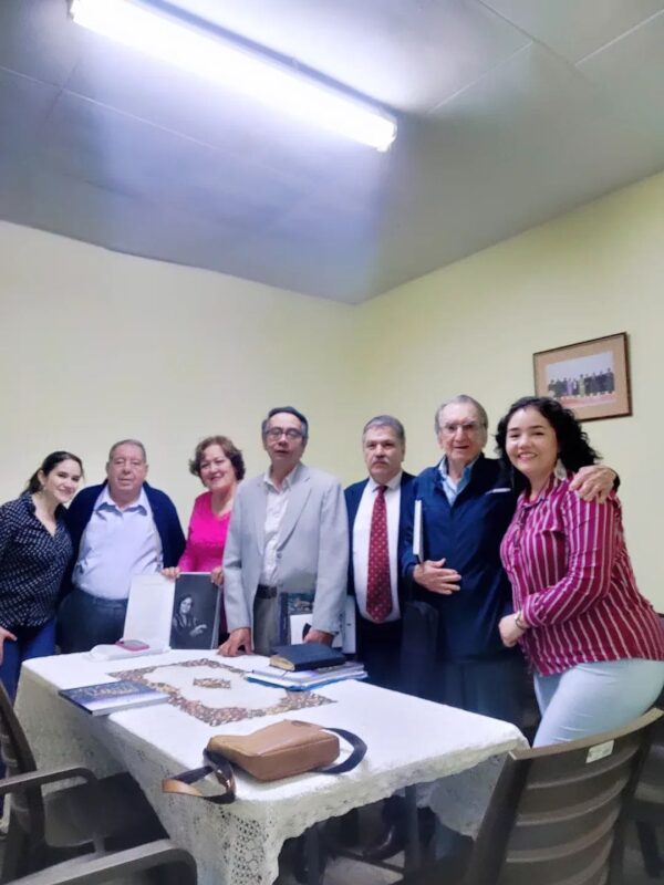 Miembros de la ANHECL, en reunión de asamblea, abril de 2026.